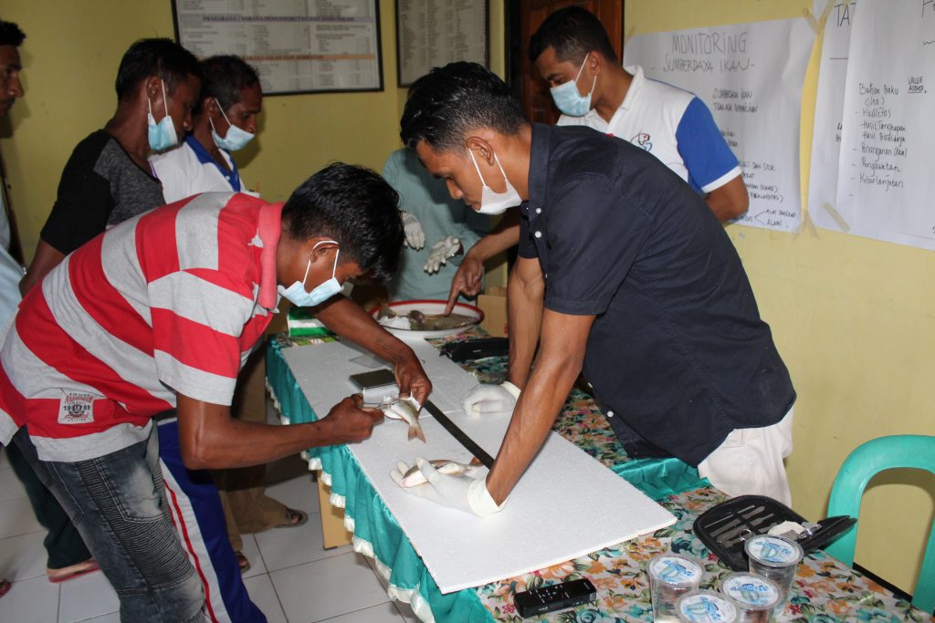 Kegiatan Workshop Bioekonomi Sederhana Perikanan Karang bersama Pokmas di Desa Sotimori, Rote Ndao