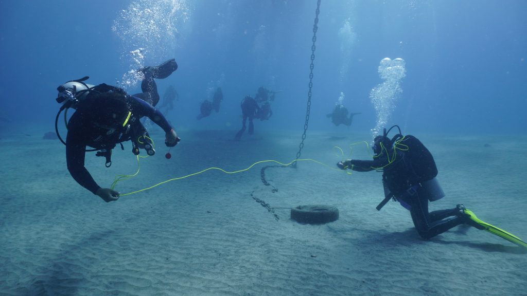 Pelatihan pengukuran jarak sebagai panduan laku wisata elasmo dan cetacea