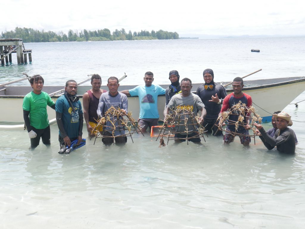 Workshop Rehabilitasi Ekosistem Pesisir (Praktek Rehabilitasi Terumbu Karang) di SAP Raja Ampat